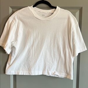 GAP Cropped White Tee